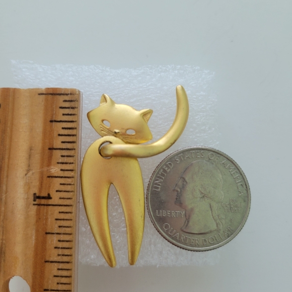 Vintage JJ Jonette Brooch Pin Articulated Cat Brooch Brushed Gold Tone - Picture 2 of 4